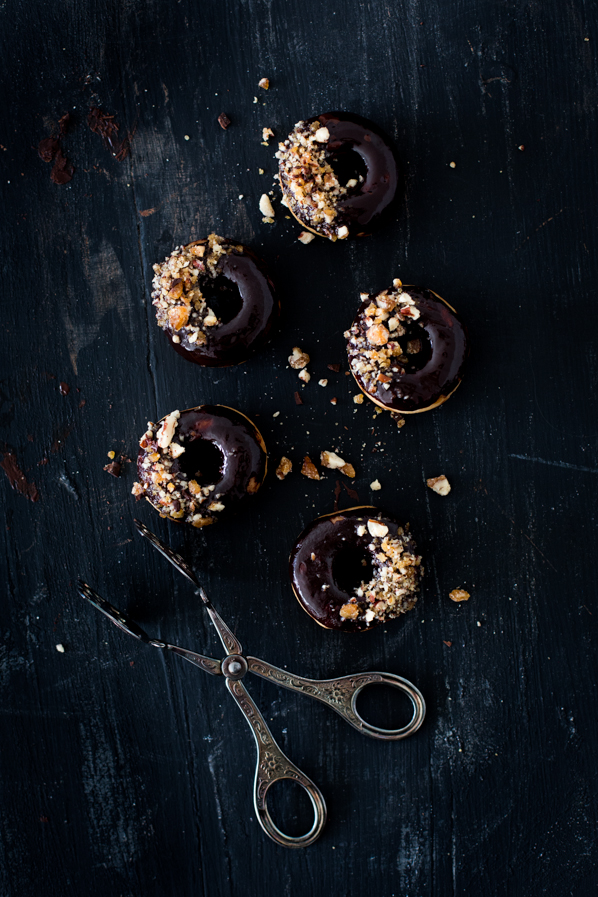Chocolate and pecan donuts - Carnets Parisiens