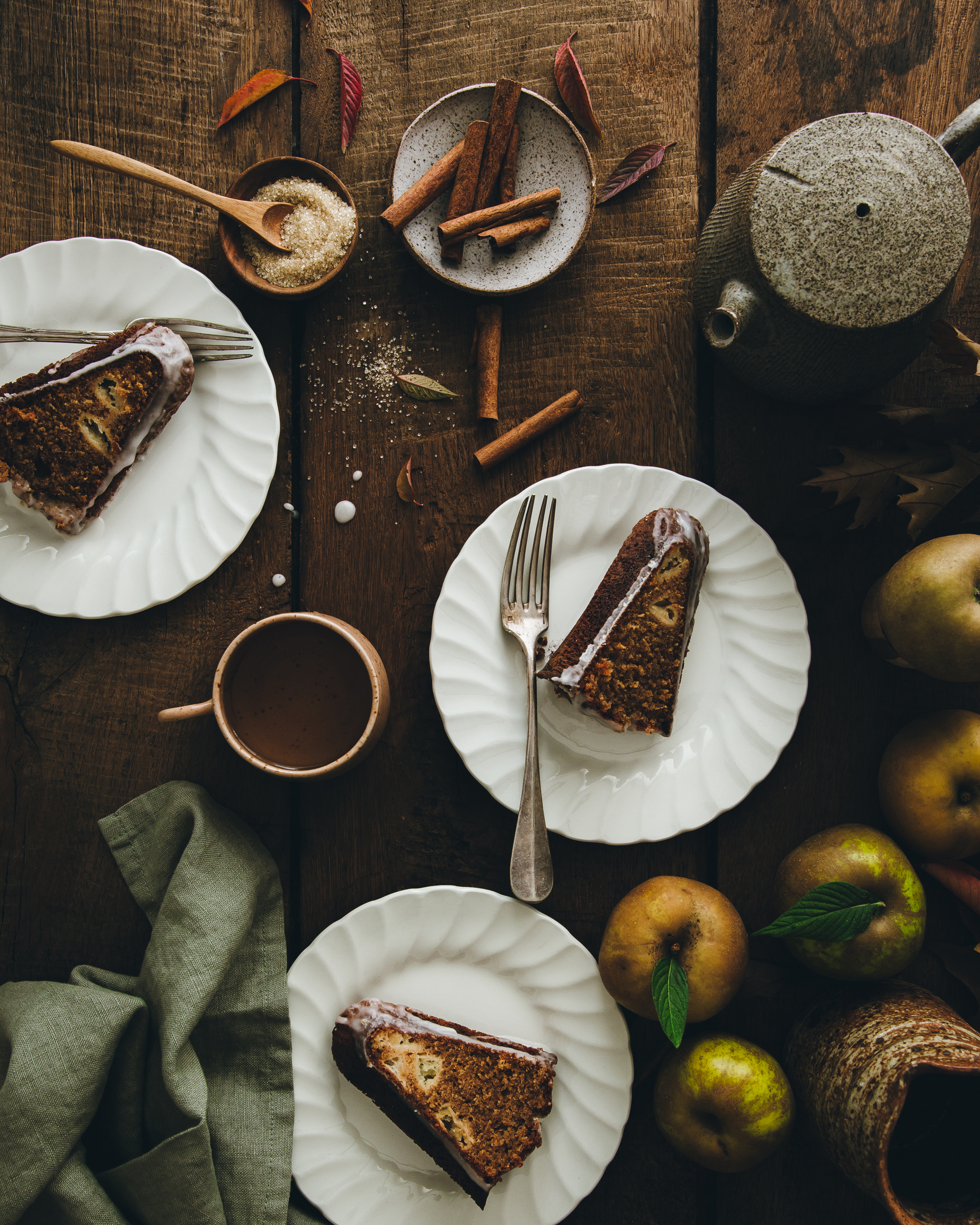 Apple and cinnamon bundt cake