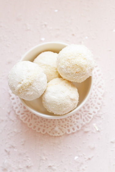 Gâteau boule de neige à la noix de coco et aux Raffaello - Mes