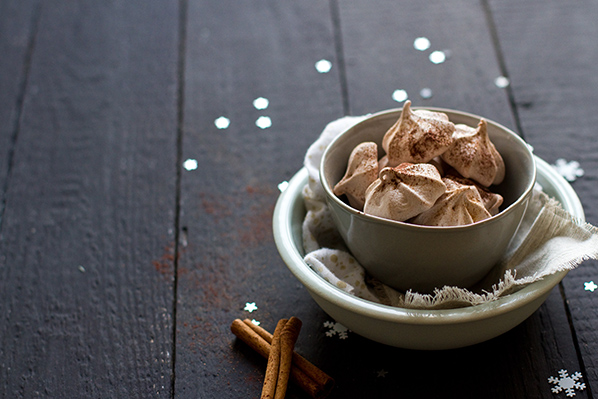 Chocolate and cinnamon meringue