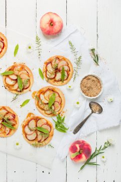 Tartelettes flambées aux pêches