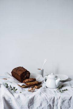 Cake rustique chocolat et noisettes