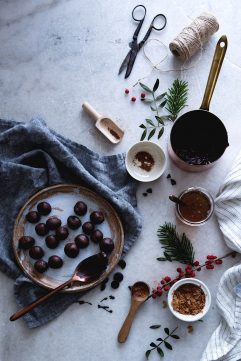 Truffes au chocolat, praliné et miel