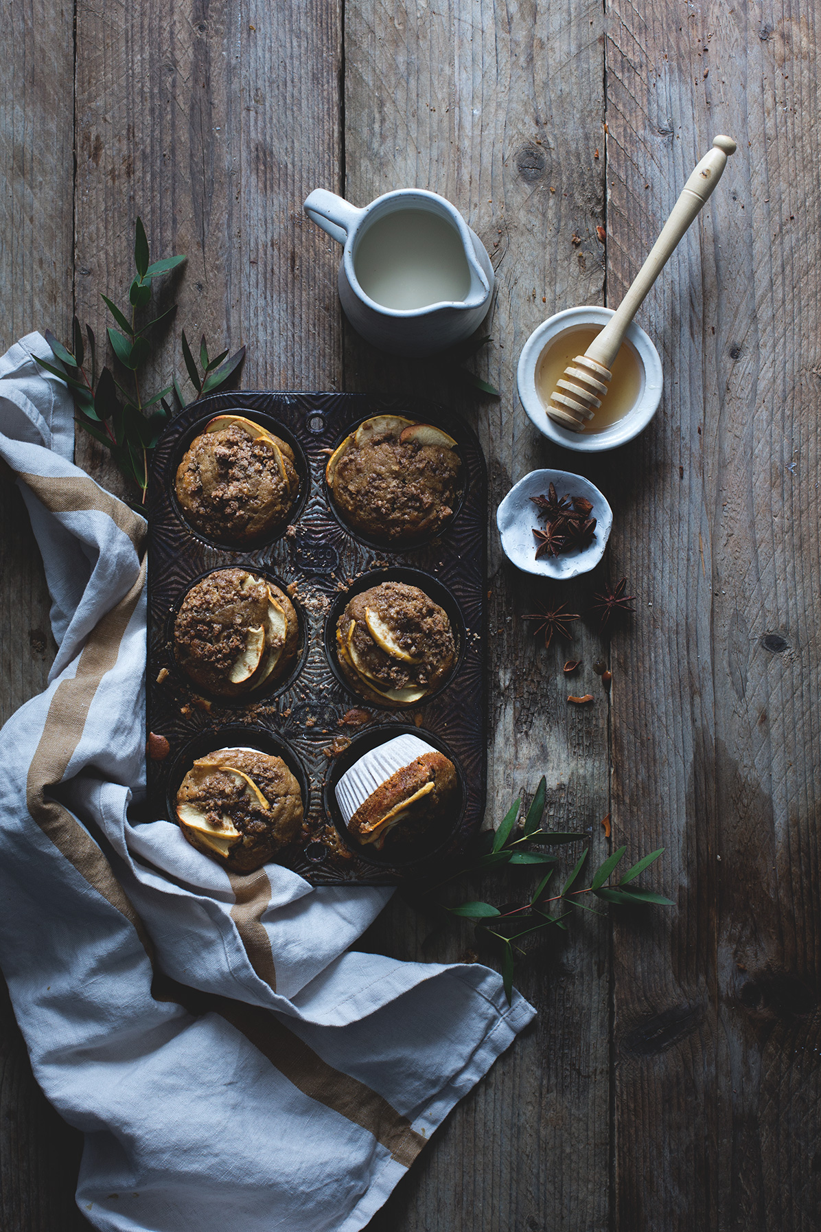 Vegan apple streusel muffins