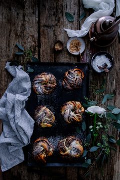 Brioches roulées au sésame et chocolat