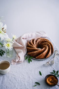 Bundt cake à la banane, caramel vegan de coco