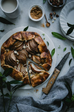 La tarte rustique poire-noisette