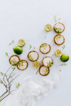 Tartes granola-cheesecake au citron vert