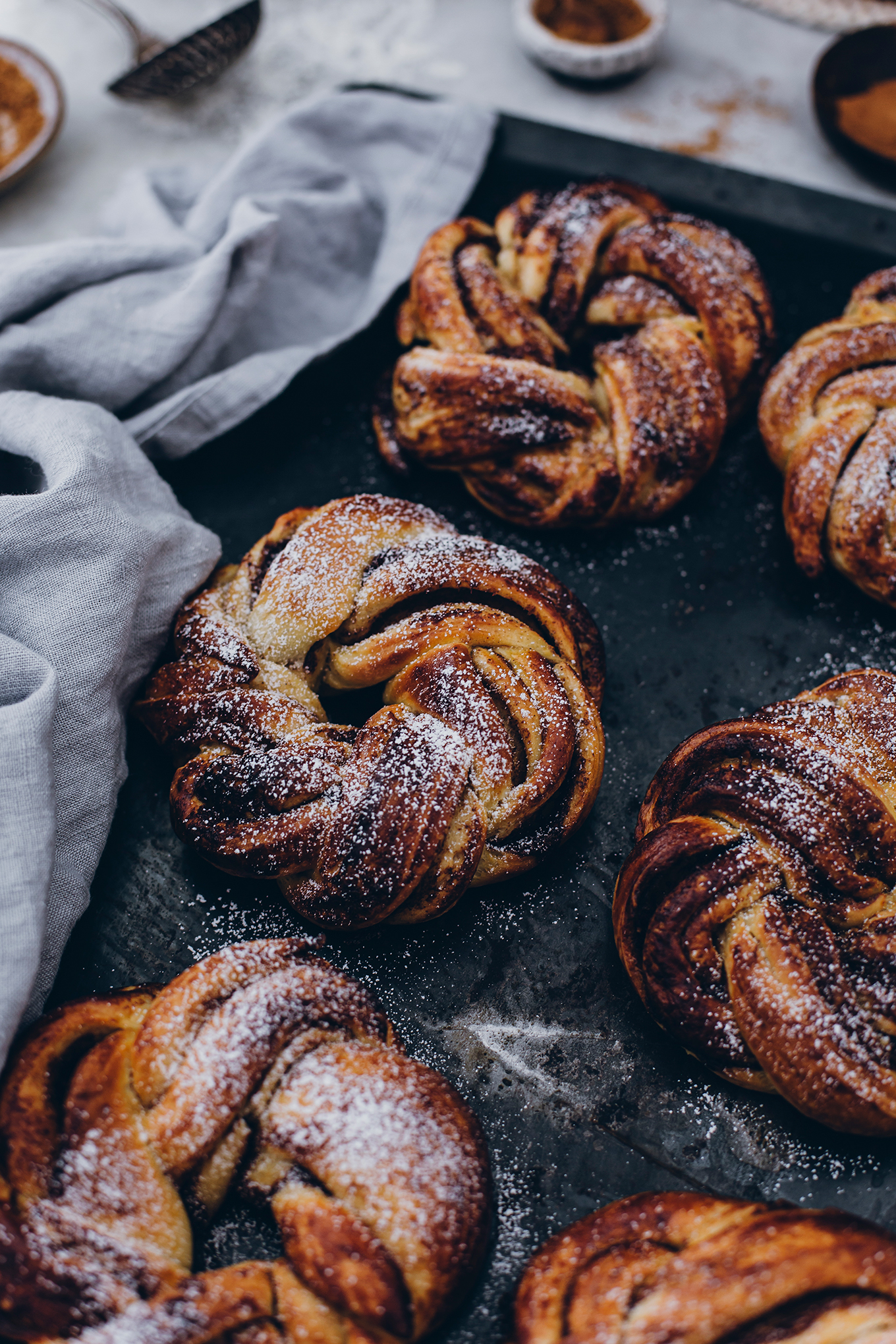 Cinnamon buns - Carnets Parisiens