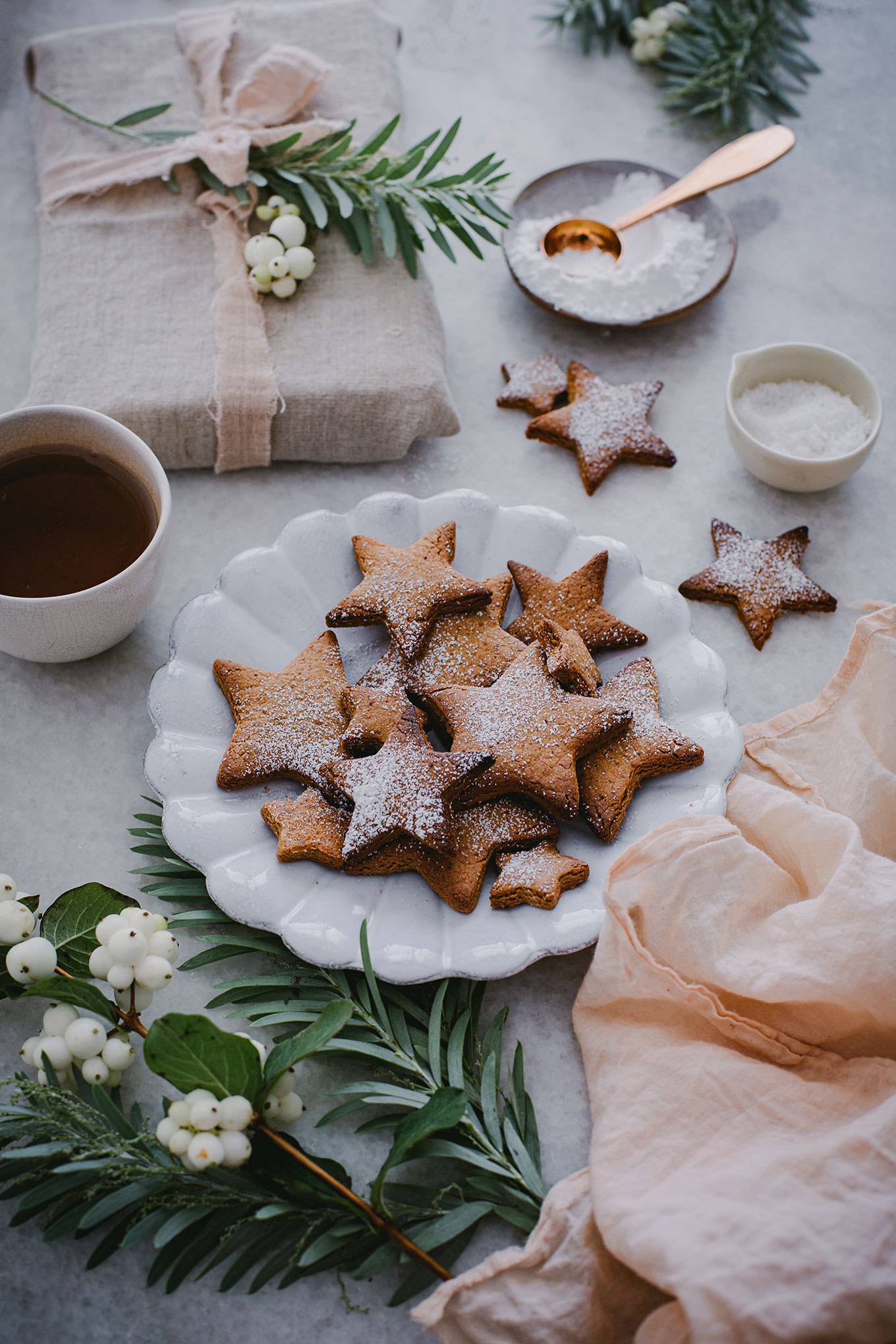 Gingerbread cookies stars crown - Carnets Parisiens