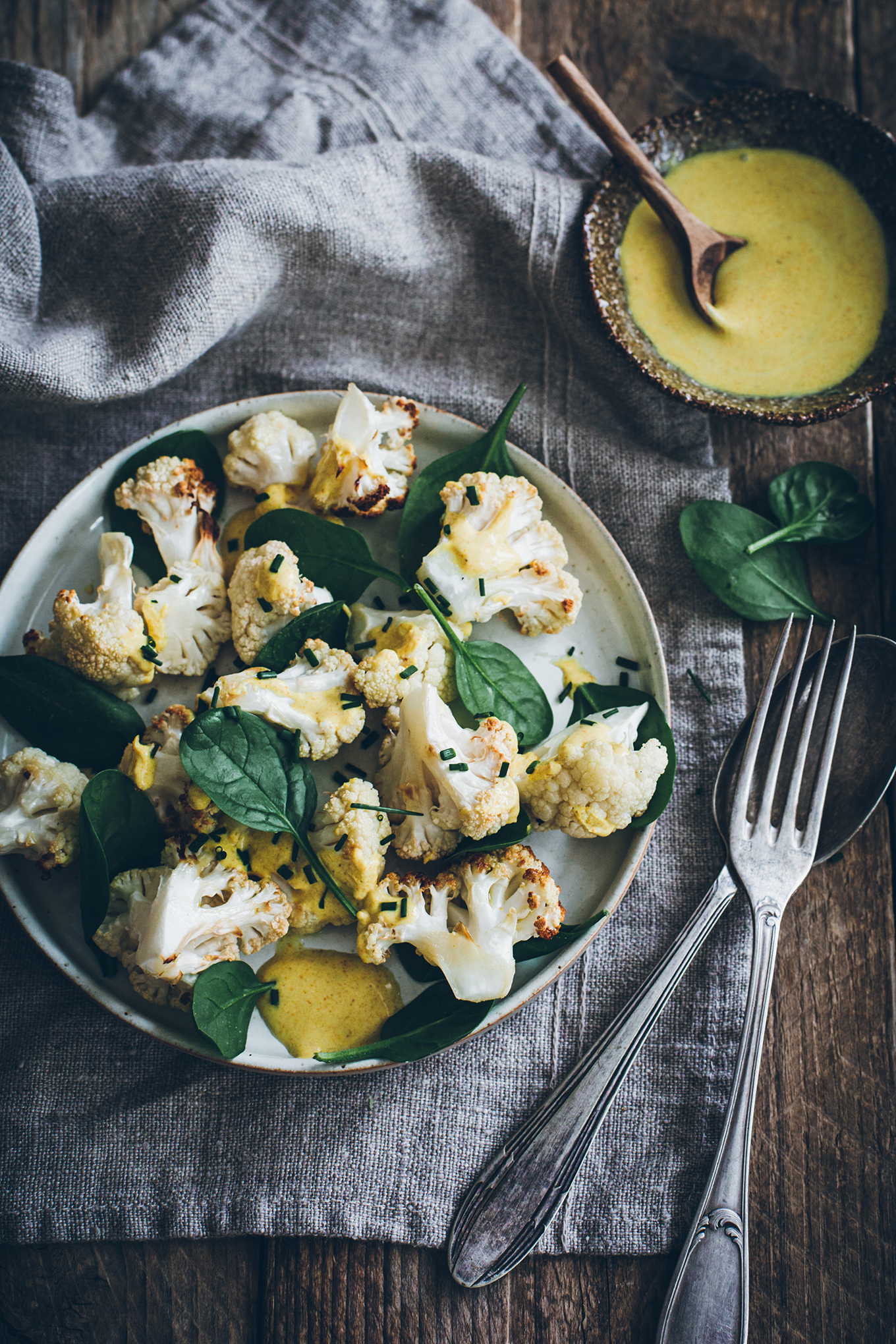 Roasted cauliflower curcuma sauce - Carnets Parisiens