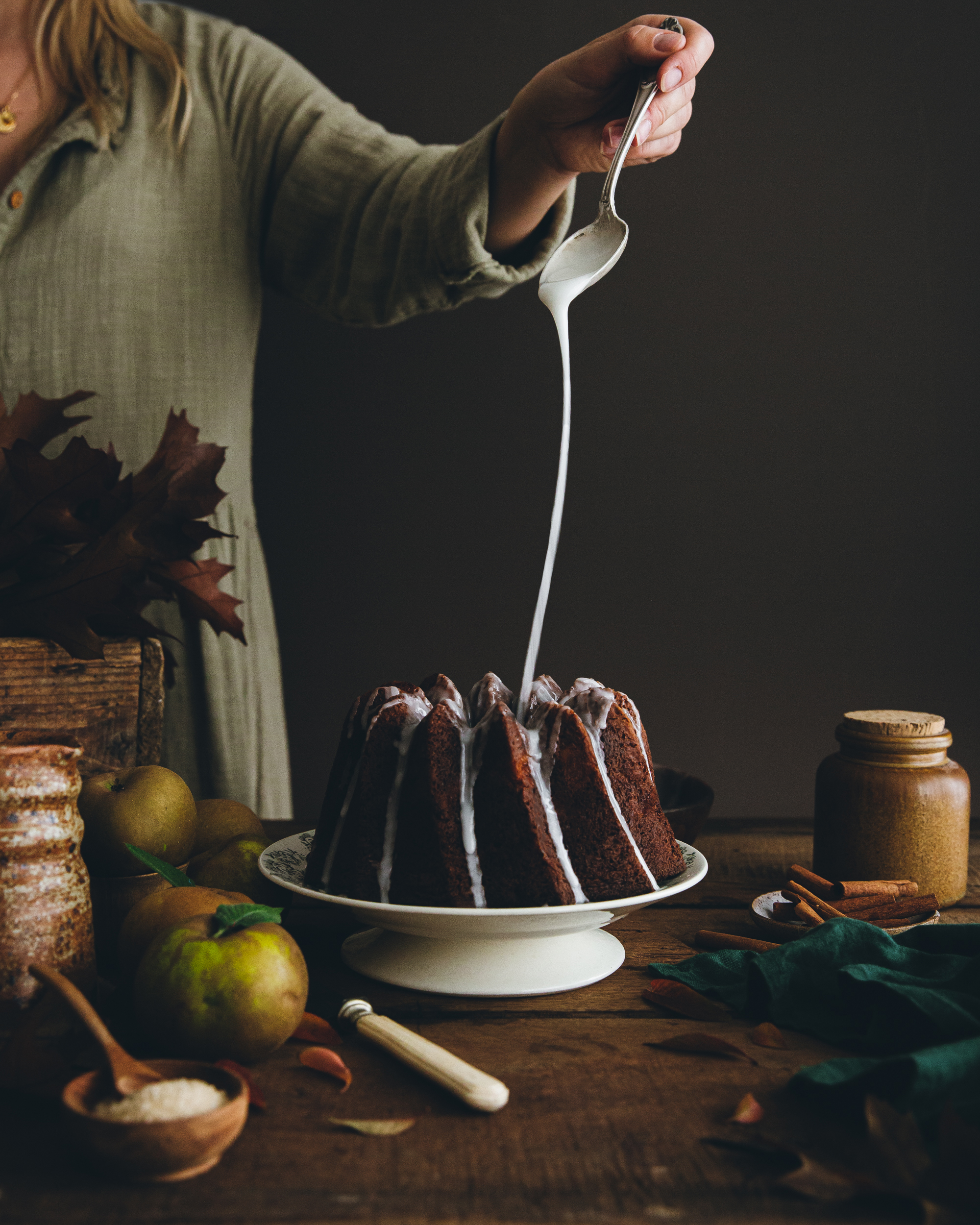 Apple and cinnamon bundt cake