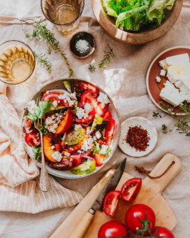 Salade de tomates, nectarines et feta